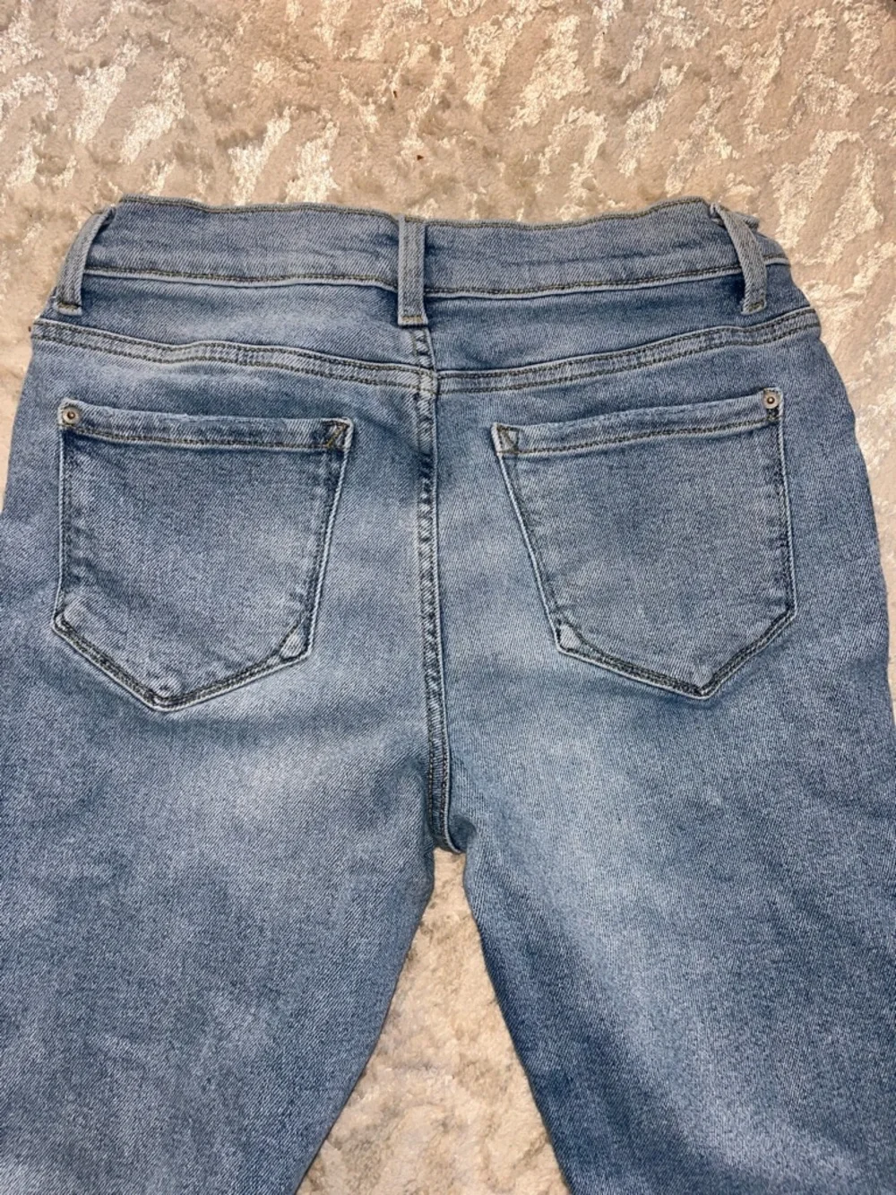 Kensie Women's Blue Skinny Jeans with Raw Hem size 8 - Picture 5 of 5